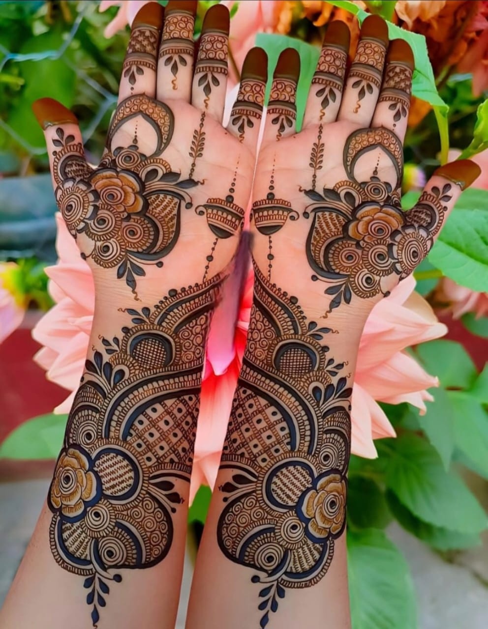 Traditional Mehendi Designs by Professional Mehendi Artist Kamothe